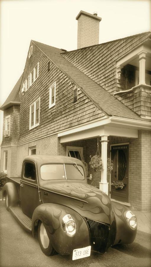 Creighton Manor Inn Bed & Breakfast Orillia Exterior photo