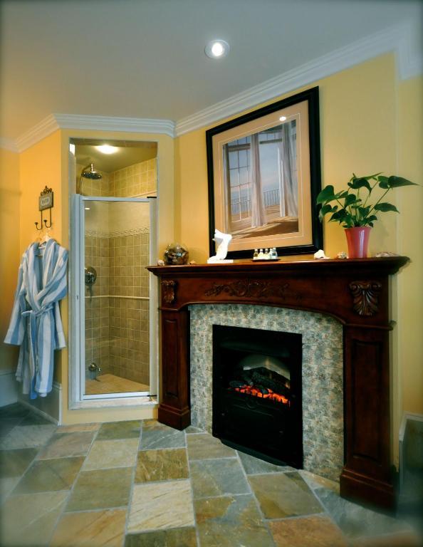 Creighton Manor Inn Bed & Breakfast Orillia Exterior photo